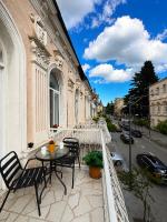 Gallery inn - Bed and Breakfast Koetaisi