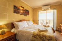 Romantic Gozo Escape with Private Pool, Terrace & BBQ - B&B Caccia
