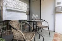 Spacious Open Plan Home in Central Cheltenham FREE Parking Sleeps 6 - B&B Cheltenham