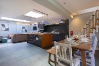 Spacious Open Plan Home in Central Cheltenham FREE Parking Sleeps 6 - B&B Cheltenham