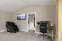 Evergreen Dream-massage chair, EV, 5tvs,3 king bed - B&B Vancouver