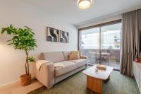 Premium Living with Pool, Balcony, Gym & Garage by HostWise - Chambres d'hôtes Vila Nova de Gaia