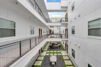 Contemporary 2BR I Gym I Parking I Workspace - B&B Dallas