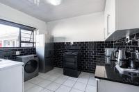 Safi Elegant Self-catering Suite 5 - B&B East London