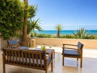Marsa Cube House Beachfront Living in La Marsa - B&B La Marsa
