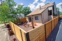 Rustic-Modern Townhome A - Ivy Wild Downtown - B&B Colorado Springs
