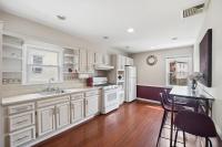Retro 3BR Walkup Apt and Shared Yard and Parking - Ferienwohnung Yonkers