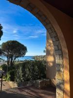 Azurea - Sea view apartment near beach and pools - B&B Roquebrune-sur-Argens