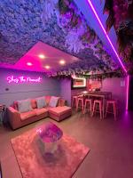 Manchester's ONLY themed slumber party suite for 8 with makeup room - B&B Manchester