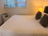 Quaint One Bedroom with Free Parking in Capitol Hill - B&B Seattle