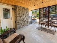 Cozy Coastal Retreat Close to Beach Park - B&B Port Moody