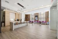 Luxury 1BR Plus Office in Downtown Toronto - Steps to St Lawrence Market, Distillery District - GYM - Chambres d'hôtes Toronto