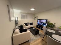Lovely Two-Bedroom APT at Kenmount Terrace - Chambres d'hôtes Saint-Jean de Terre-Neuve