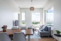 Top floor 1BR Apartment with Balcony & Air Con next to Railway Station - Chambres d'hôtes Lahti