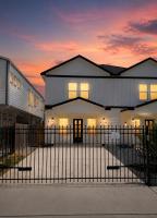 NEW! Grand Luxé Retreat - Modern Luxury - Gated - Free Parking - Near Med Center & NRG - Chambres d'hôtes Houston
