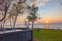 Chalet #2 Waterfront with Spa, Fireplace Wifi & AC - B&B Cap-Saint-Ignace