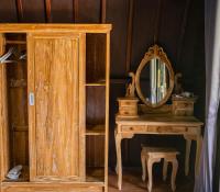 Zimmer mit Queensize-Bett und Gartenblick