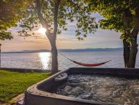 Chalet #7 Waterfront with Spa, Fireplace Wifi & AC - B&B Cap-Saint-Ignace