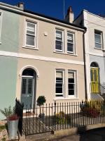 Stunning 2 Bed Townhouse with Patio - Ferienwohnung Cheltenham
