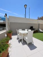 Spinola Bay 2 BR Apartment w Jacuzzi & Sea View - B&B San Julián