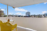 Breezy Beachside 2BR Private Balcony Views - B&B Perth