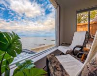 Chalet #11 Waterfront with Spa, Wifi & AC - Bed and Breakfast Cap-Saint-Ignace
