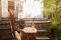 Stunning 4-Bed Riverside Retreat with Hot Tub - B&B Norwich