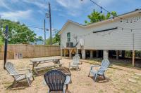 1 Mi to Beach & Bay! Group Getaway in Galveston - B&B Galveston