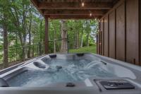 Modern Woodland Retreat Hot Tub Sleeps 8 - Ferienwohnung Sevierville