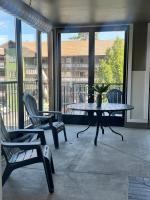 Lakeside luxury with hot tub and pool - B&B Chelan