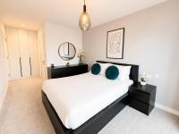 London Modern 2Bed 2Bath Flat with Parking Fast WiFi Sleeps 6 - Bed and Breakfast Stanmore