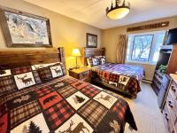 Two Bedroom Apartment with Two Bathrooms Sleeps 8 at Rivergreen Resort - B&B Lincoln