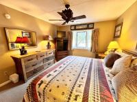 Two Bedroom Apartment with Two Bathrooms Sleeps 8 at Rivergreen Resort - Chambres d'hôtes Lincoln