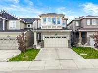 Carrington 3BR Home near Calgary Airport – King Bed, Games Room, Home Gym, Double Garage - Ferienwohnung Calgary