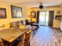 One Bedroom Apartment with Two Bathrooms Sleeps 6 at Rivergreen Resort - B&B Lincoln