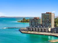 Catalina Bay Waterfront Retreat - Views - Carpark - B&B Auckland