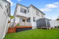 Spacious 4BR Family Haven with Air-con - Parking - B&B Auckland