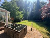 Ferienhaus WALD & WELLE - Deluxe-Appartement EG , großer Garten, Strand 850m Ostsee, Kamin, gratis Parkplatz & Wifi - B&B Seeheilbad Graal-Müritz