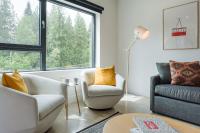 Le Refuge - Revelstoke Condo with Hot Tub - Bed and Breakfast Revelstoke