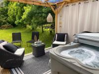 Cozy retreat with Hot Tub-5 min to Volcanoes Park - B&B Volcano