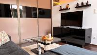 Elegant Escape apartment VI - City Centre & Free Parking - Bed and Breakfast Bratislava