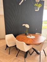 Aura Home - Livezeni Hiperbara - B&B Livezeni