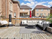 Luxury 2BR Suite Stylish Stay with 2 Free Parking - B&B Pickering