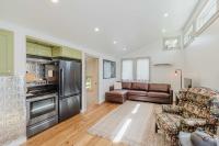 Cozy recreation home with full kitchen washer & dryer private lot and WIFI - Bed and Breakfast Bend