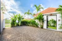 Villa Santorini Sunset 4BR Large Pool and Ricefield view - B&B Canggu
