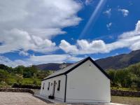 Cottage Sleeps 4 with Parking - B&B Killarney