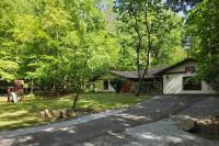 Hot Tub + Fire Pit: Creekside Gatlinburg Getaway! - Ferienwohnung Gatlinburg