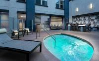 Beautiful 2BR 2BA on Wilshire Blvd - 10 min to Beverly Hills - Walking distance to Cafes and Restaurants - Chambres d'hôtes Los Angeles
