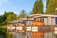 Floatinghouse Aquamarin - LP4 - Bed and Breakfast Höxter