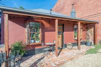 Bob's Cottage - Nostalgic Charm & Homely Comfort - Bed and Breakfast Hobart